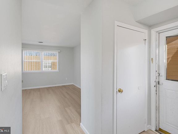 2nd image of 5 Florence Tollgate Pl Unit 7