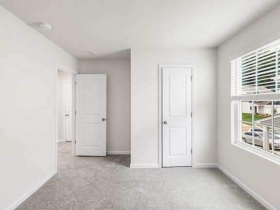 5th image of 115 Broadtree Cir