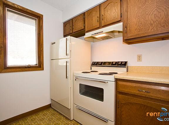 5th image of 4422 S 48th St #1X1