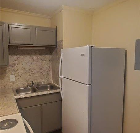 5th image of 2003 House Ave #22