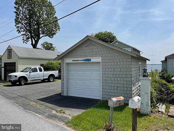 4th image of 2513 Barrison Point Rd