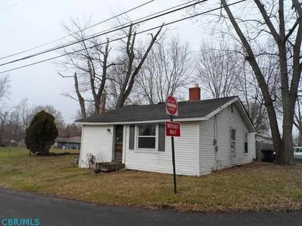 413 Union Ave, Buckeye Lake, OH 43008