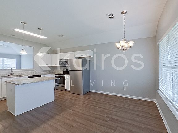 4th image of 81 Robin Hood Ct