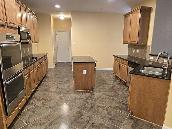 5615 Tumbled Stone 4 kitchen (3)