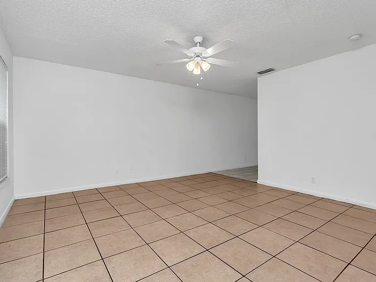 1320 Wellington St #B — Photo 7