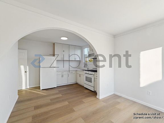 3rd image of 140 Macdonald Ave