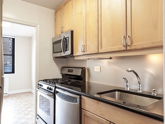5th image of 201 E 87th St APT 4K