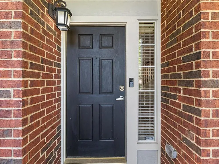 1121 London Dr — Photo 9