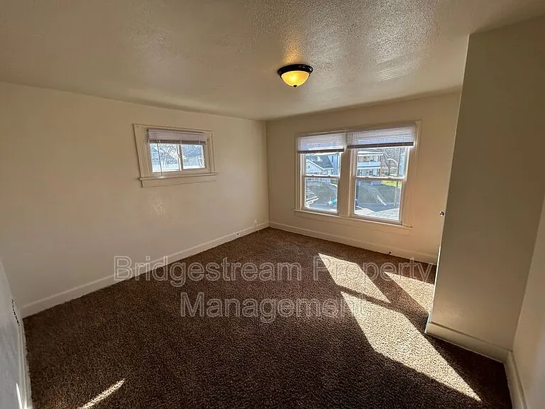 1038 Walnut Hill Pl — Photo 5
