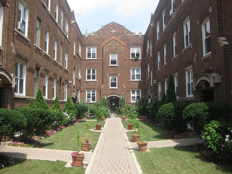 1st image of 656 W Oakdale Ave APT 2D