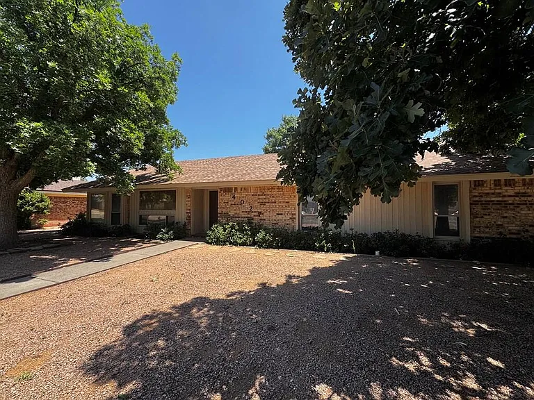 4027 Angelina Dr — Photo 2
