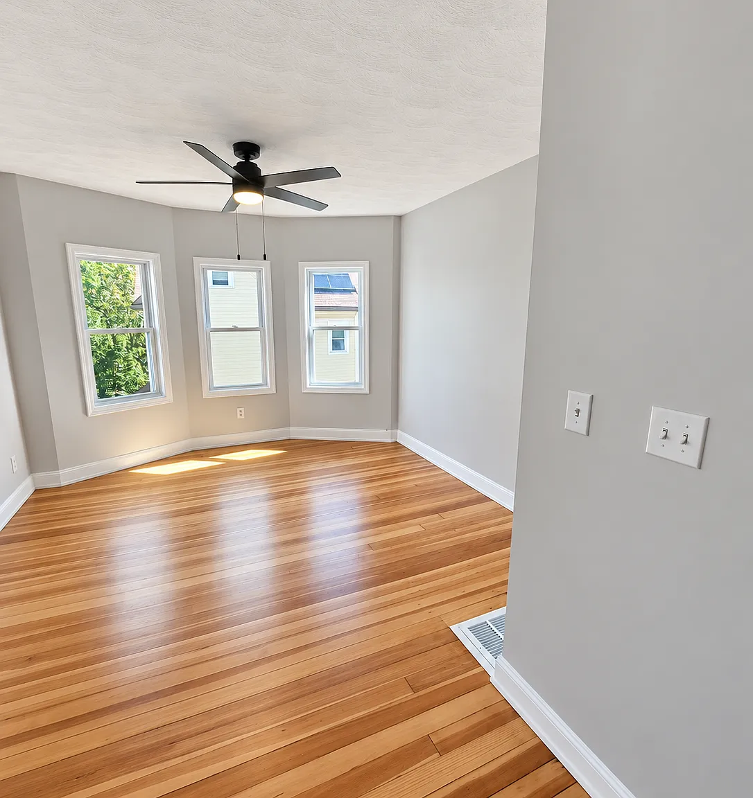 3 bed, 1.0 bath, 1100 sqft, $3,300 — Photo 4