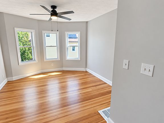 4th image of 16 Fairview Ter #2