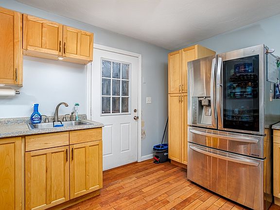 4th image of 277 Lovewell St