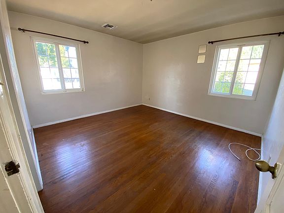 5th image of 4128 Vivian St