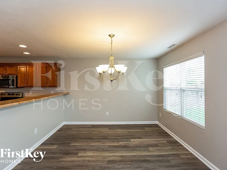 15490 Farmland Ct — Photo 4