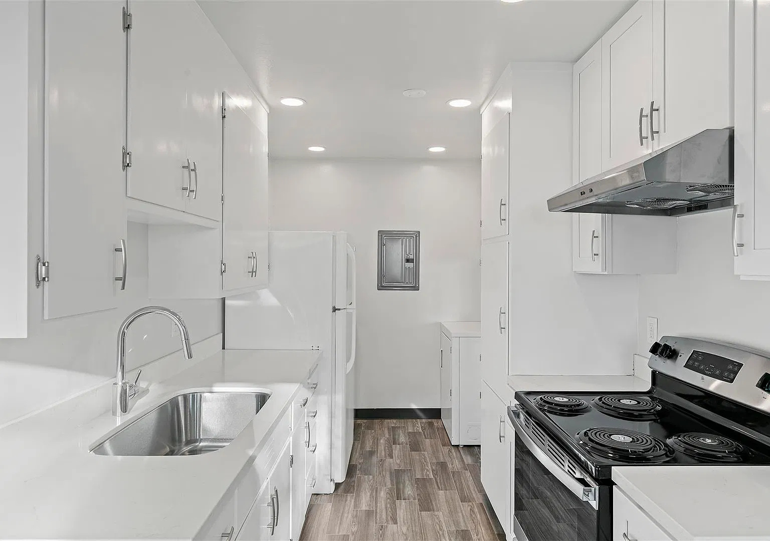 2 bed, 768 sqft, $2,600 — Photo 2