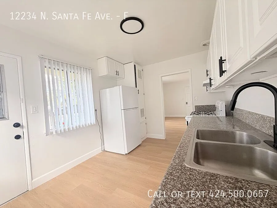 Pet-Friendly 2BD/1BA in the Heart of Lynwood — Photo 4