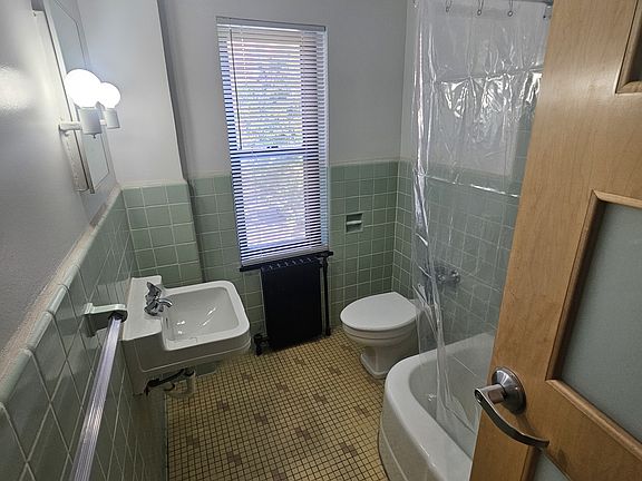 3rd image of 316 Oak Grove St #310