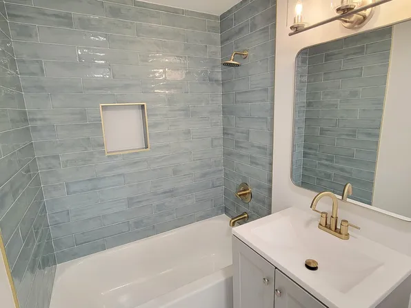 43 Van Wagenen Avenue image 11 of 14