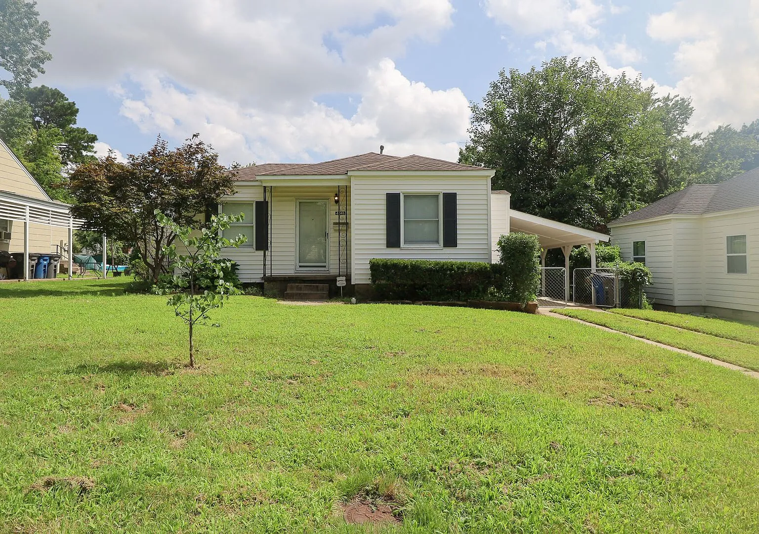 3 Bed | 1 Bath | Mid Town | $1400 — Photo 1