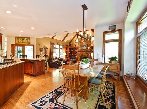4th image of 14330 Claridge Ct