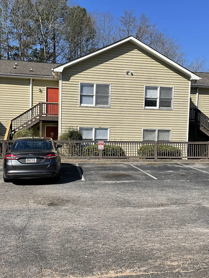 3 bed, 1274 sqft, $1,300 — Photo 1