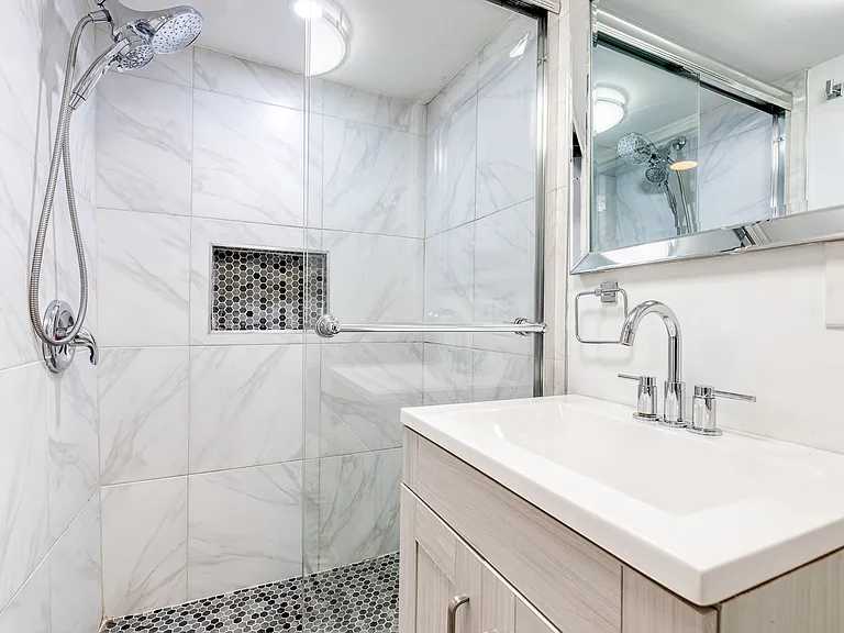 634 Wyeth St — Photo 12