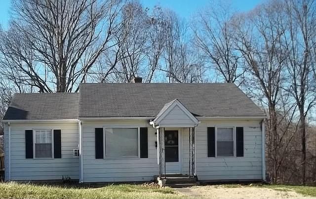 1st image of 746 Crestwood Cir