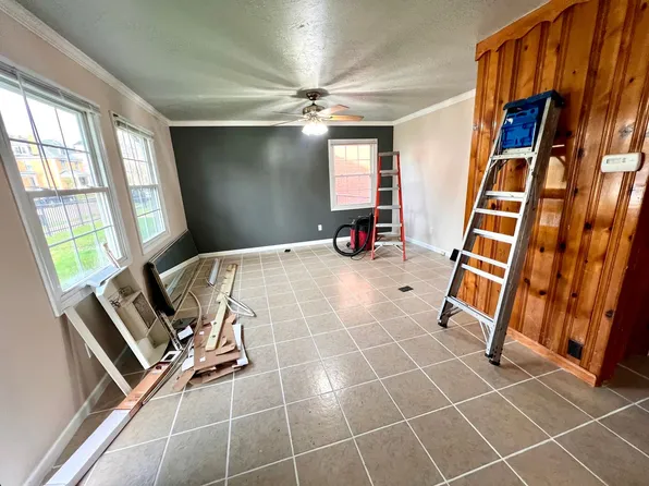 829 6th Ave, Coraopolis, PA 15108