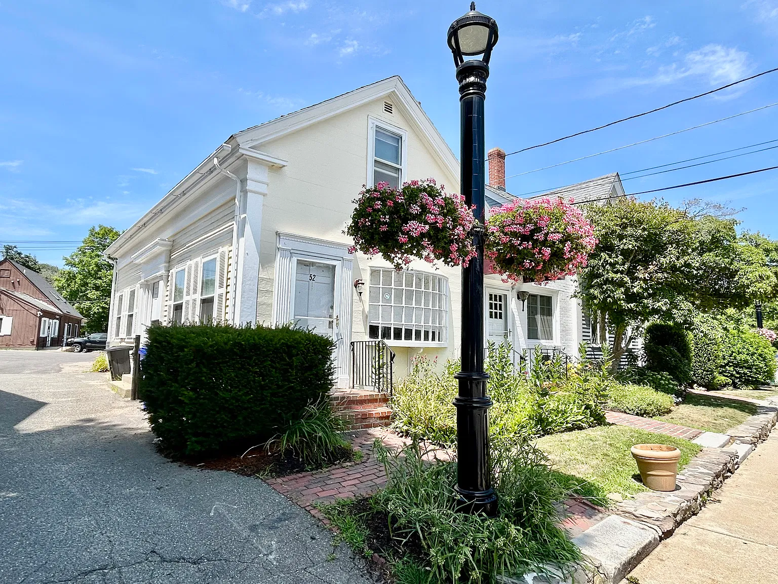 52 Main Street — Photo 1