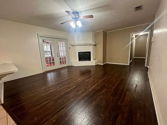 3rd image of 204 Pine Lake Dr