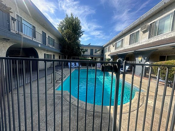 2nd image of 16157 Vanowen St #127