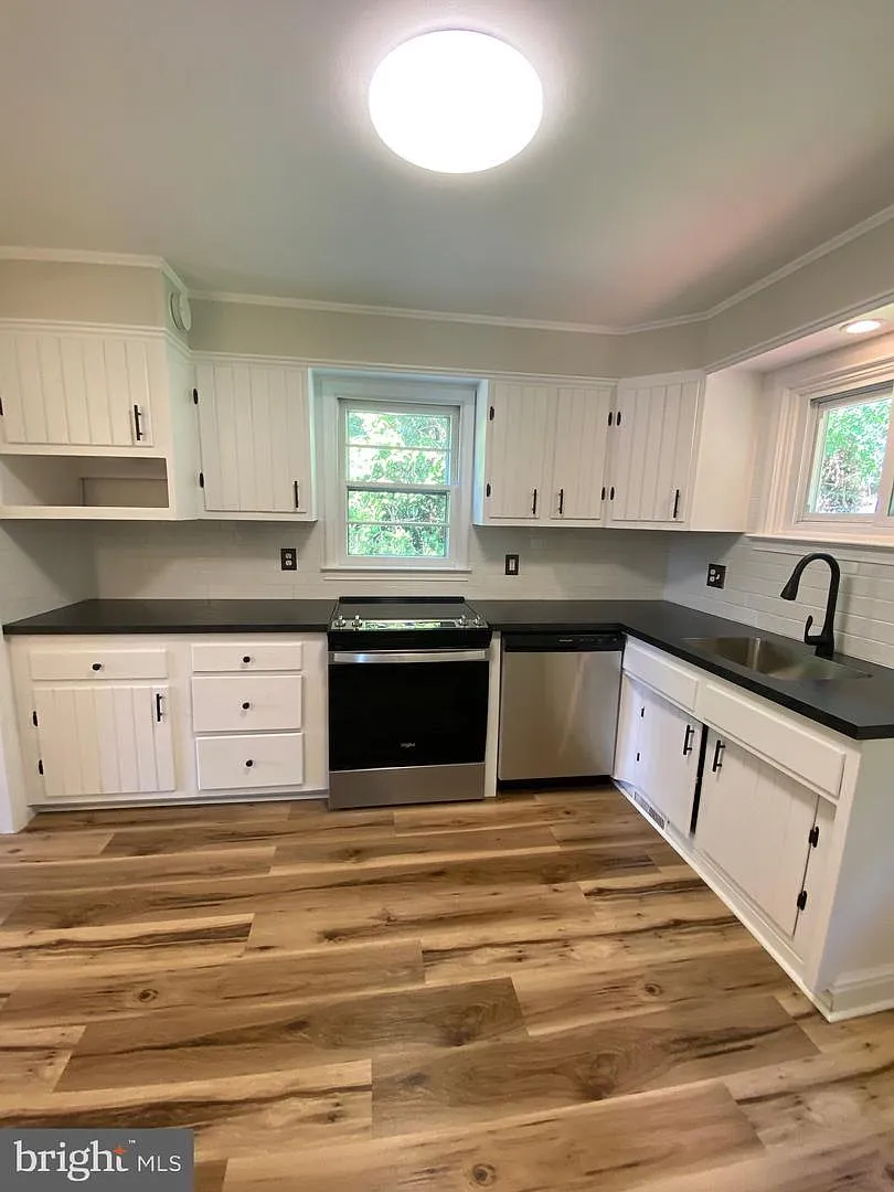 3 bed, 1326 sqft, $2,500 — Photo 3