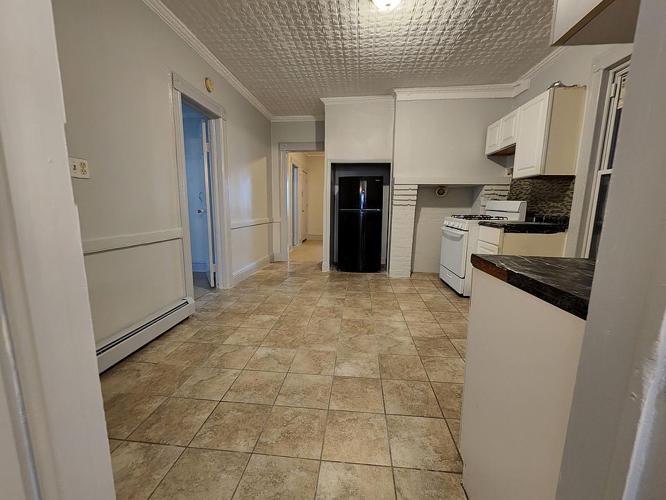 1st image of 152 Parker St Floor 2