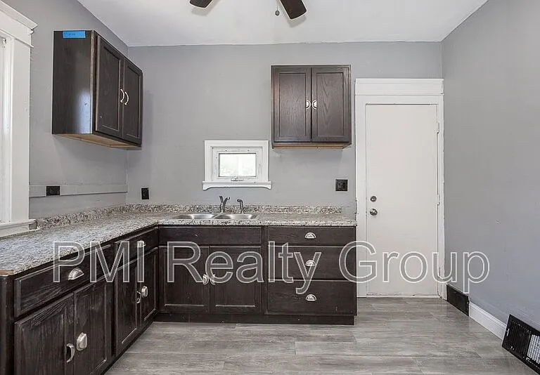 12203 Castlewood Ave — Photo 13