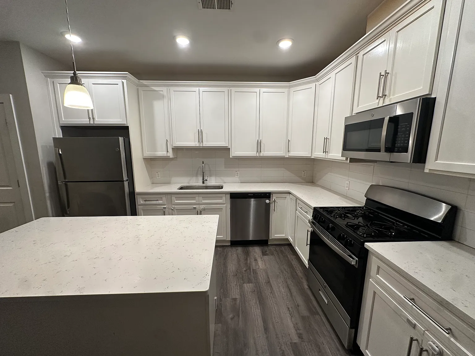 E Clay Ave, Roselle Park — Photo 3
