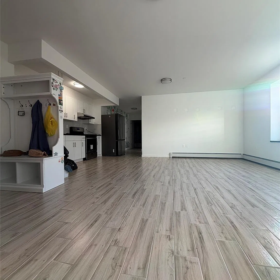 3 bed, 1.5 bath, 900 sqft, $3,500 — Photo 2