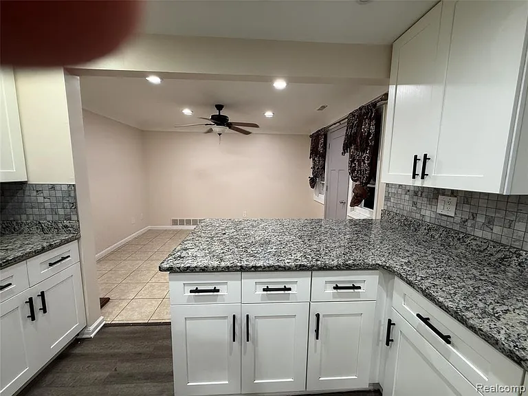 33 Kirk Lane Dr — Photo 12