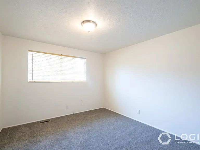1911 E Cecelia Cir #1911 CECILIA CIRCLE — Photo 22
