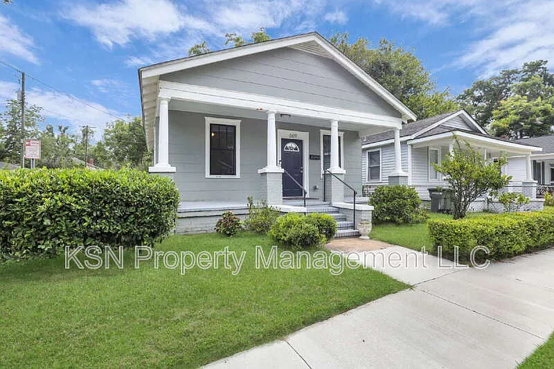 2 bed, 1.0 bath, 720 sqft, $1,800 — Photo 2