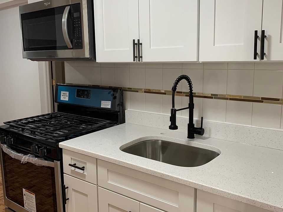1st image of 3720 Lyme Ave Floor 2
