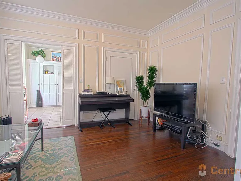 1390 Pine St #32 — Photo 4