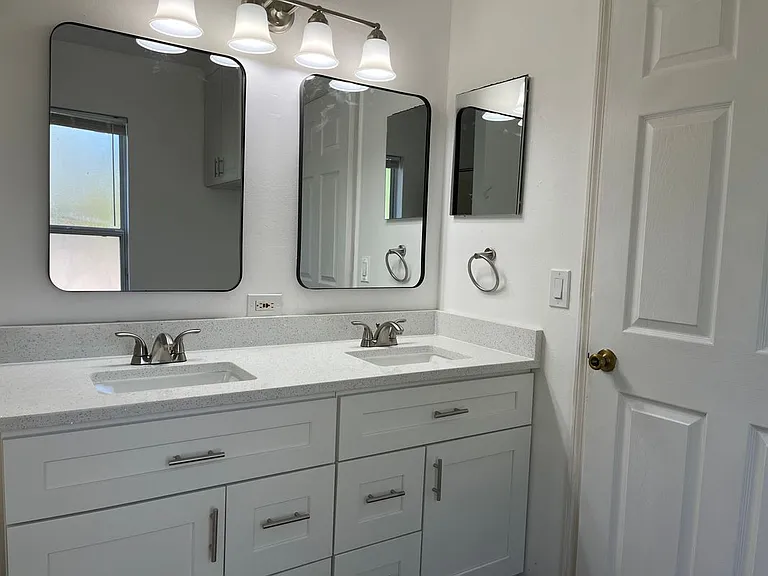 3221 Westminster Ave SE — Photo 8
