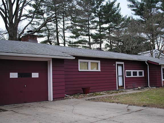 2nd image of 556 E School St