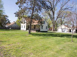 325 Maple St, Colona, IL 61241