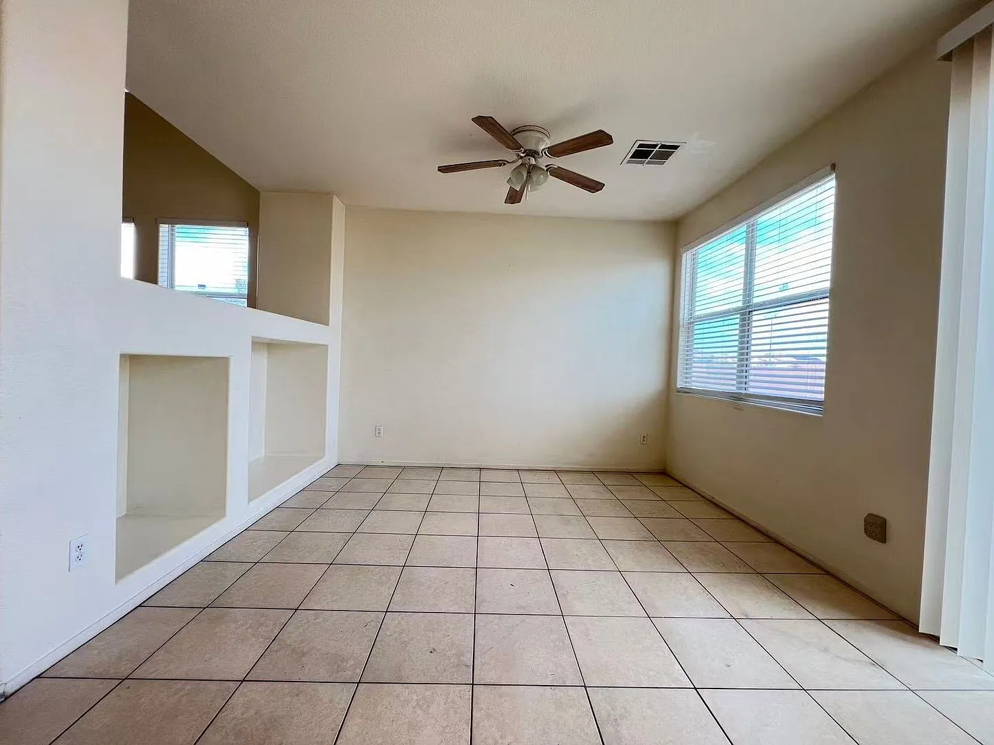 3 bed, 2.5 bath, 1835 sqft, $1,850 — Photo 4