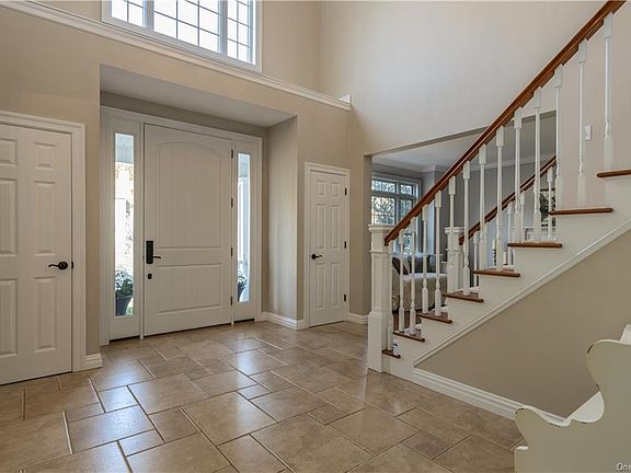 3rd image of 10 Joseph Bow Ct