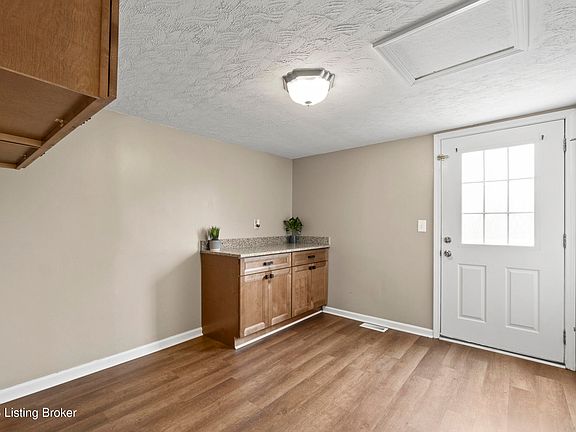 5th image of 2274 Hempridge Rd