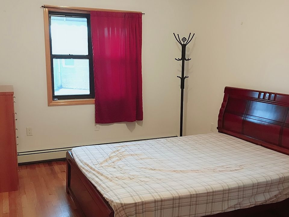 2nd image of 9009 43rd Ave Floor 1